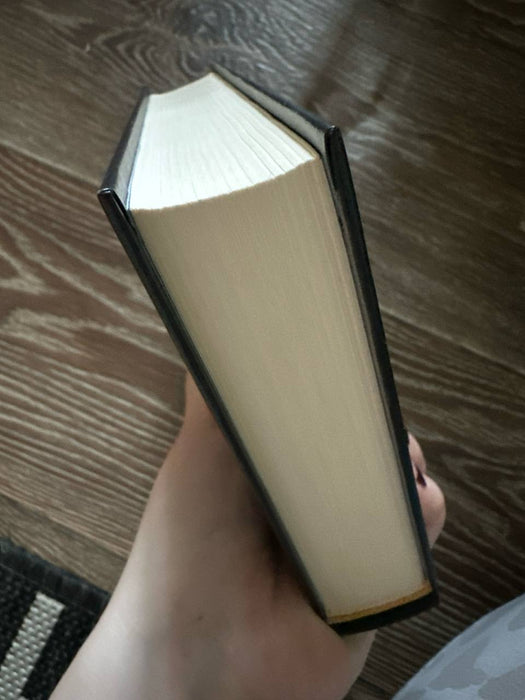Лайтларк (Лайтларк, #1)